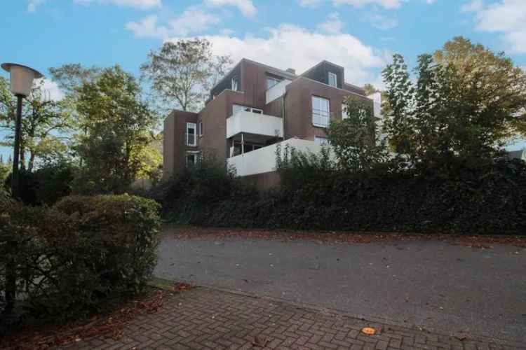 Renovierte 2-Zimmer Wohnung mit Dachterrasse und Carport