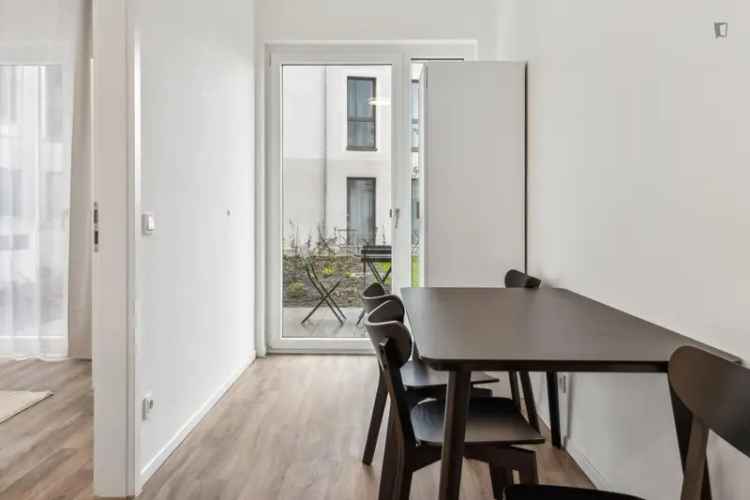 Doppelzimmer in 4-Schlafzimmer Wohnung