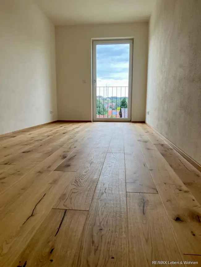 Ein Traum mit Aussicht
Neubeu Reiheneckhaus mit Panoramablick
2 Bäder,Wärmepumpe, und Garage.