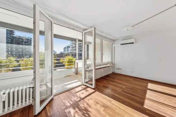 Bezugsfrei! Helles City-Apartment mit Balkon nahe Tiergarten und Botschaftsviertel