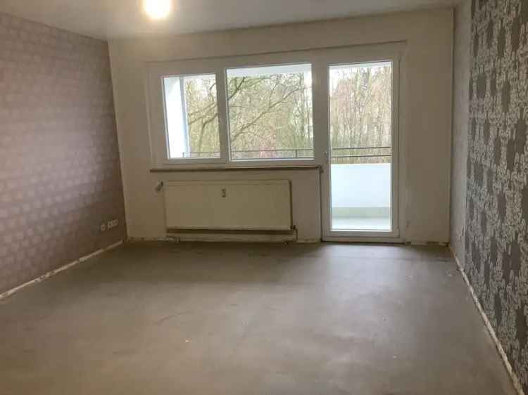 Schöne, renovierte 3-Zimmer-Wohnung mit Balkon!