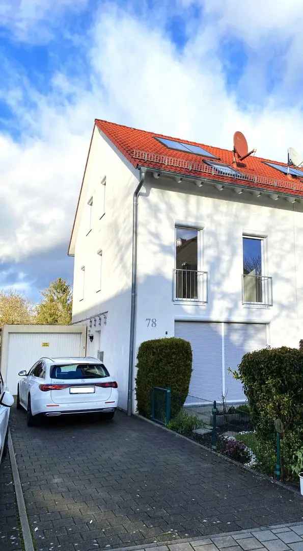 Modernes Einfamilienhaus mit Garten in bester Lage