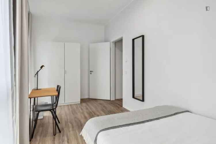 Doppelzimmer in 3-Schlafzimmer Wohnung
