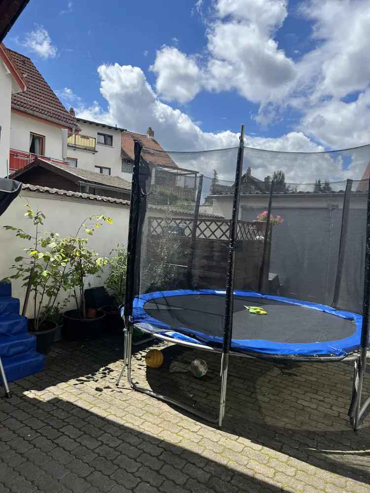 Kaufen zwei sanierte Häuser in Großauheim mit Garten und Garagen