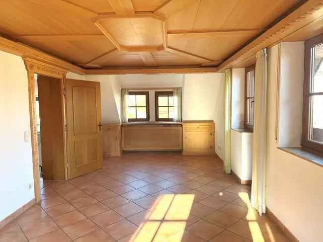 3-4 Zi.-DG Wohnung m.gemütl. Balkon !
neuwertige Küche* !