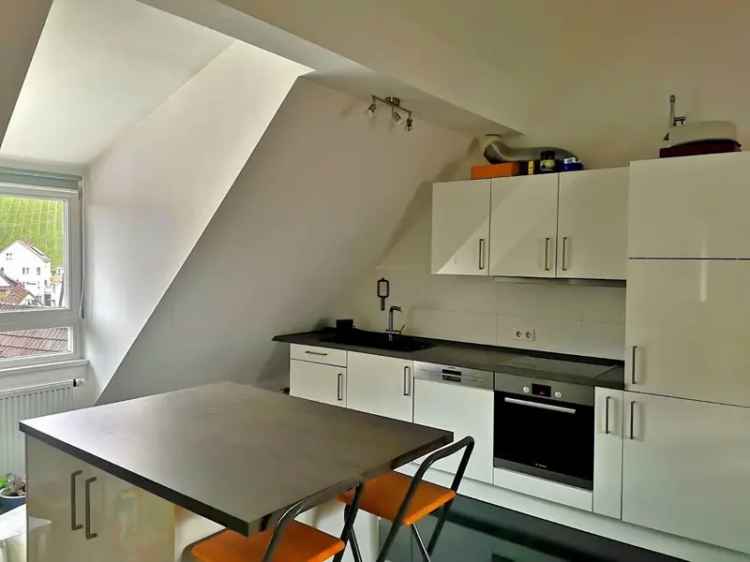 Sonnige 3-Zimmer Dachgeschoßwohnung in Weinstadt Strümpfelbach