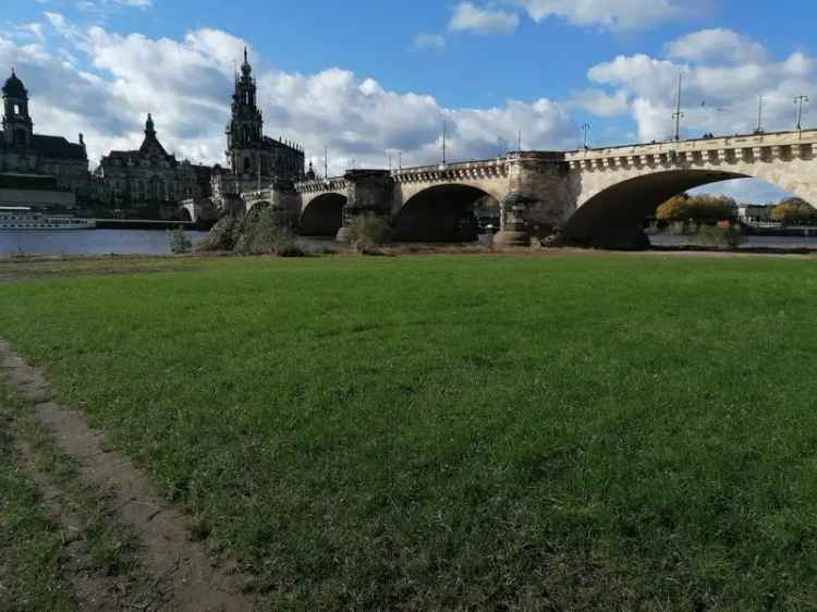 Mieten Wohnung in Dresden mit Blick auf die Augustusbrücke und 3 Balkonen