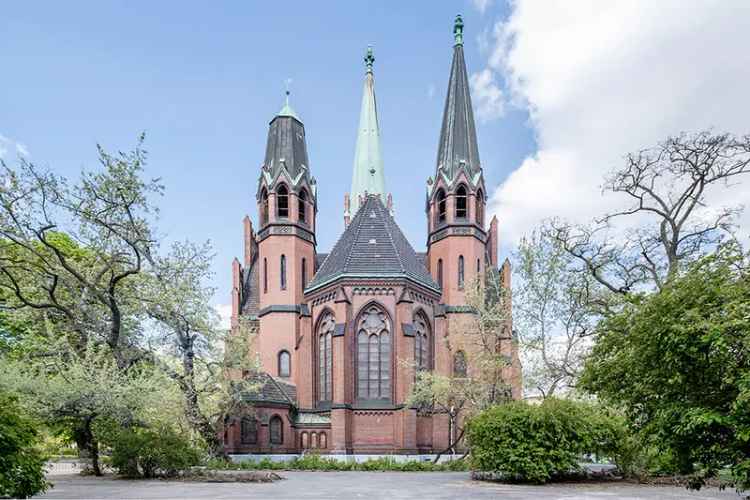 Helle Altbauwohnung mit Balkon und Blick auf Pauluskirche