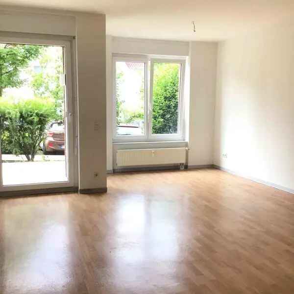 Auf gute Nachbarschaft: ansprechende 3-Zimmer-Wohnung mit Terrasse