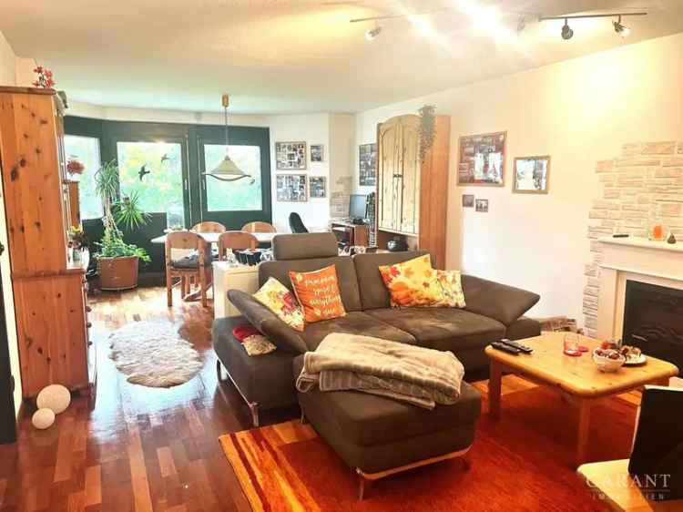 Großzügige und helle 2 1/2 Zimmer-Wohnung mit 2 Balkonen!