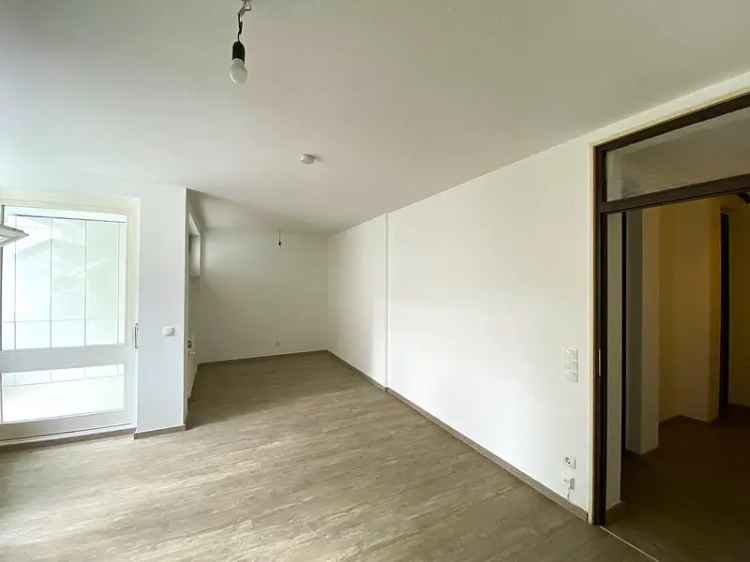 Schöne 1,5 Zimmer Wohnung mit Balkon + TG + Sauna + Schwimmbad