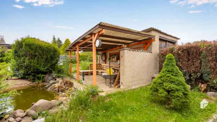 Gemütliches Zuhause mit großem Garten, zwei Garagen, einem Gartenhaus und viel Raum zum Gestalten