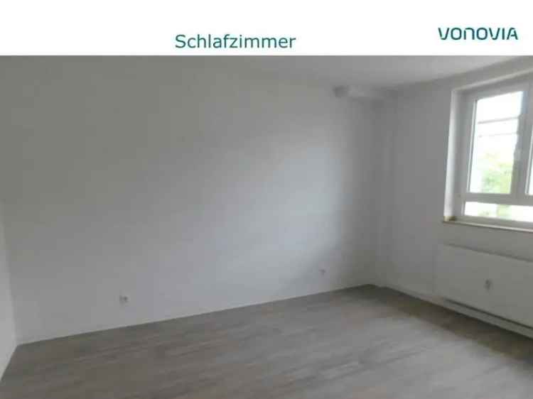 Schöne 2,5-Raum-Wohnung mit Balkon - komplett renoviert!