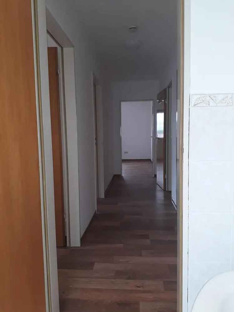Geschmackvolle neu renovierte 2-Raum-Wohnung mit EBK