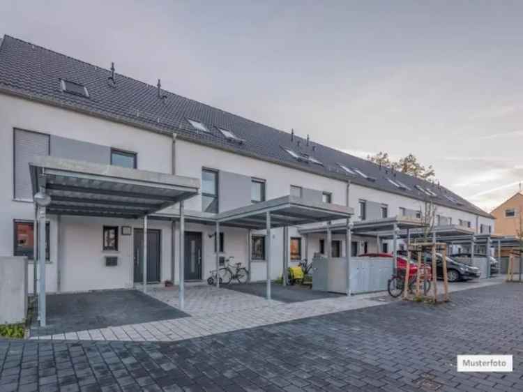 Doppelhaushälfte in 82223 Eichenau, Karwendelstr.