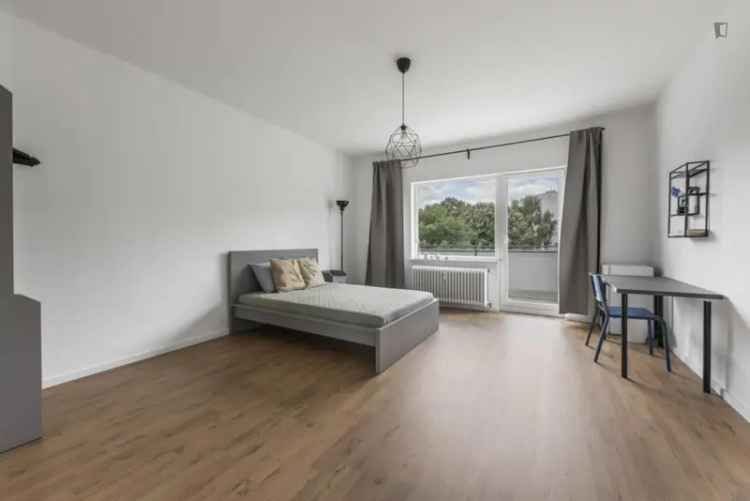 Doppelzimmer in 3-Schlafzimmer Wohnung
