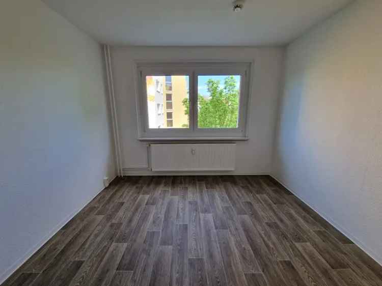 Jetzt aber schnell! Eure 2-Zimmer-Wohnung mit Einbauküche und Balkon wartet nicht lange!