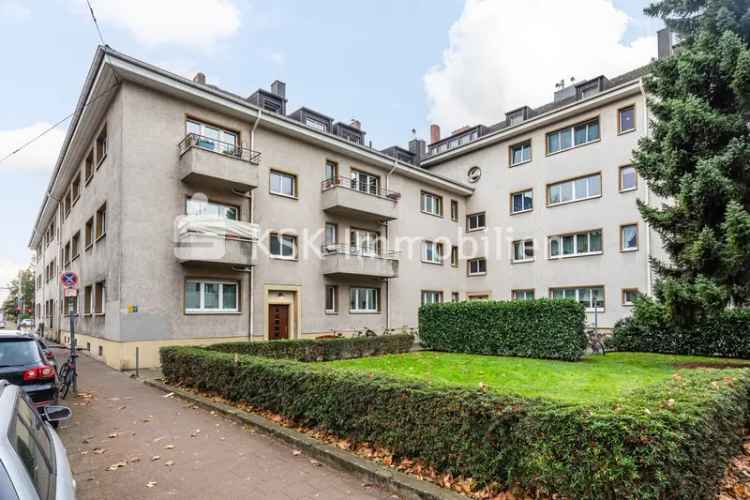 Sanierungsbedürftige Wohnung in Sülz mit Balkon!