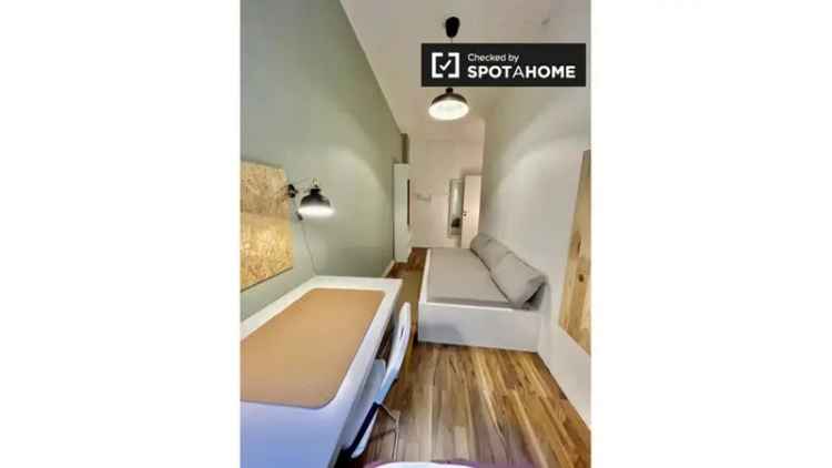 Modernes WG-Zimmer in 5-Zimmer-Wohnung in Wedding, Berlin
