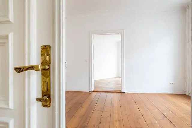 Charmante Altbauwohnung mit Balkon in familienfreundlicher Lage im Wedding