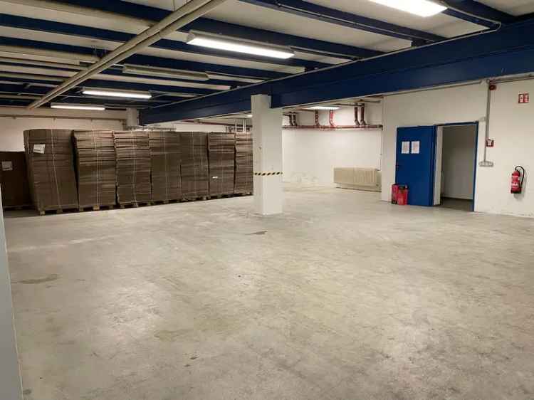 Lagerhalle 2.000 m² mit 2 Toren und Büro 200 m² in Ludwigshafen (auch Teilflächen ab 1.000 m²)