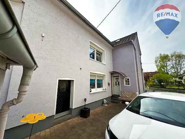 Einfamilienhaus mit Einbauküche, Garage und kleinem Garten in Beselich