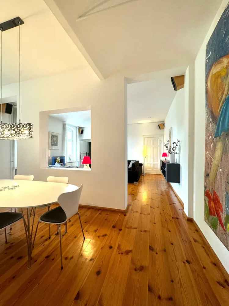 BARRIEREFREI, TOLLE, SEHR HELLE, GROSSZÜGIGE ALTBAU-WHG. MIT AUFZUG DIREKT IN DIE WHG, BALKON MIT WEITEM GRÜNBLICK