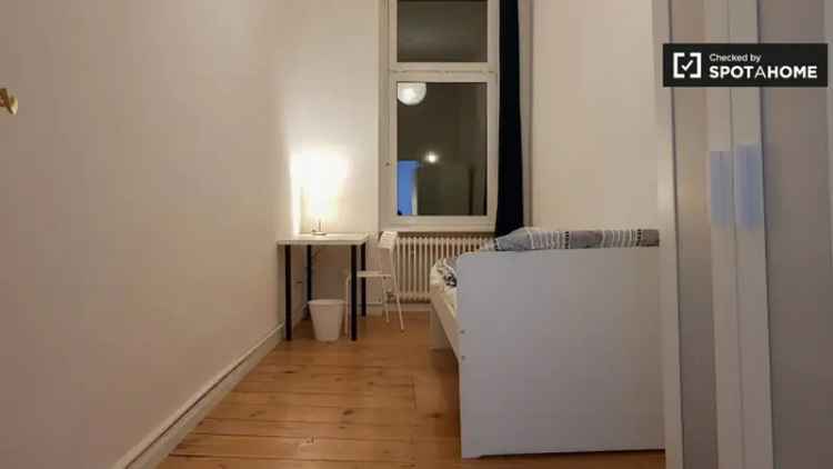 Möbliertes Zimmer in 5-Zimmer-Wohnung in Pankow, Berlin