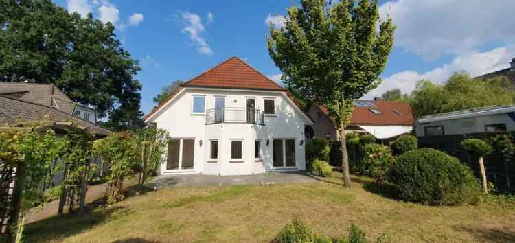 GERÄUMIGES EINFAMILIENHAUS IM BELIEBTEN BERGSTEDT