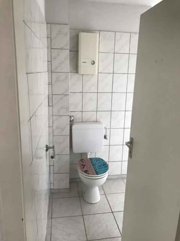 Vermietete + Renovierte 3- Zimmer Wohnung mit Garten im 1. OG in D-Benrath ! * Provisionsfrei ! *