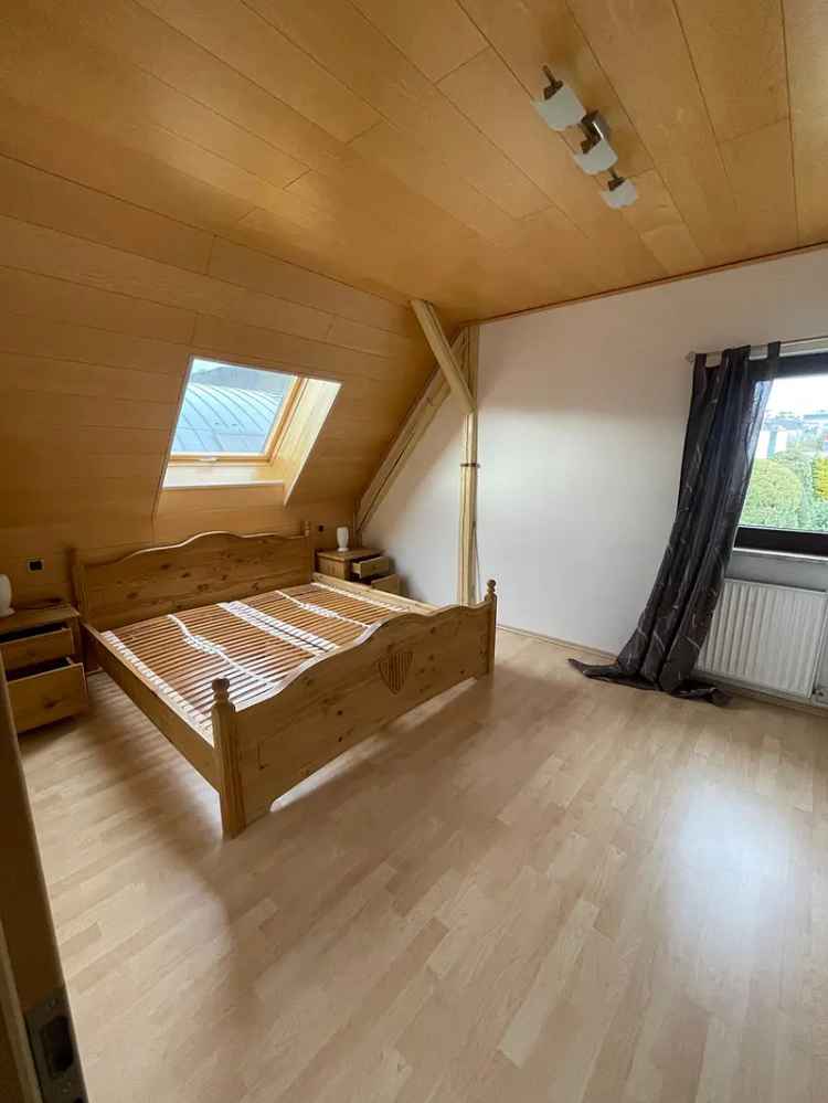 Mieten Sie eine 5-Zimmer Wohnung in Hofheim mit Garten