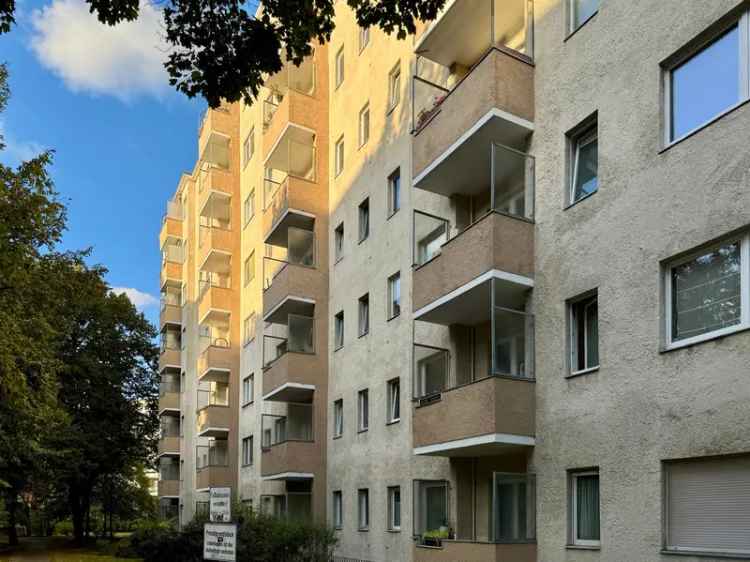 2,5-Zimmer-Eigentumswohnung bezugsfrei kaufen in Berlin-Gesundbrunnen, 59 m², West-Balkon, Panoramablick