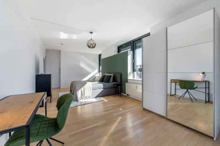 Zimmer mieten in Berlin mit Balkon in moderner Coliving-Wohnung