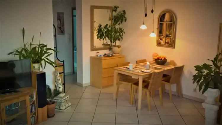 Provisionsfrei, schöne und helle Drei-Zimmerwohnung in Randlage inkl. 2 Tiefgararenplätze