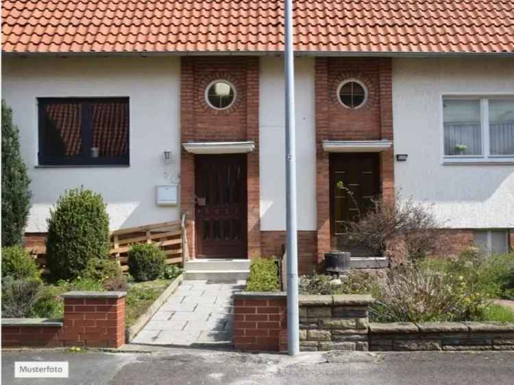 Reihenmittelhaus in 40629 Düsseldorf, Poßbergweg Aufgepasst + Ohne Provi