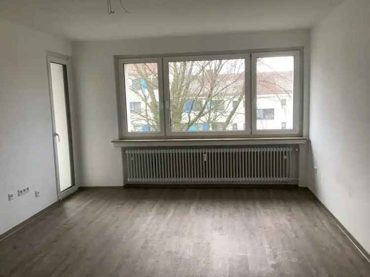 Helle und geräumige 4-Zimmer-Wohnung frei!