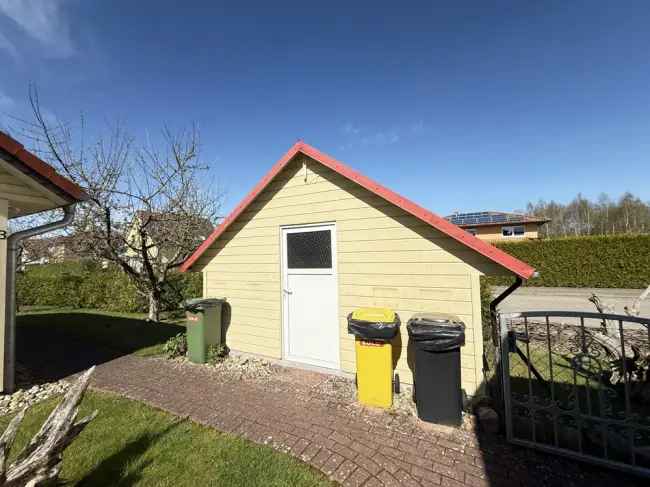 Provisionsfrei: Neuwertiges Holzhaus mit eigenem Garten zu vermieten