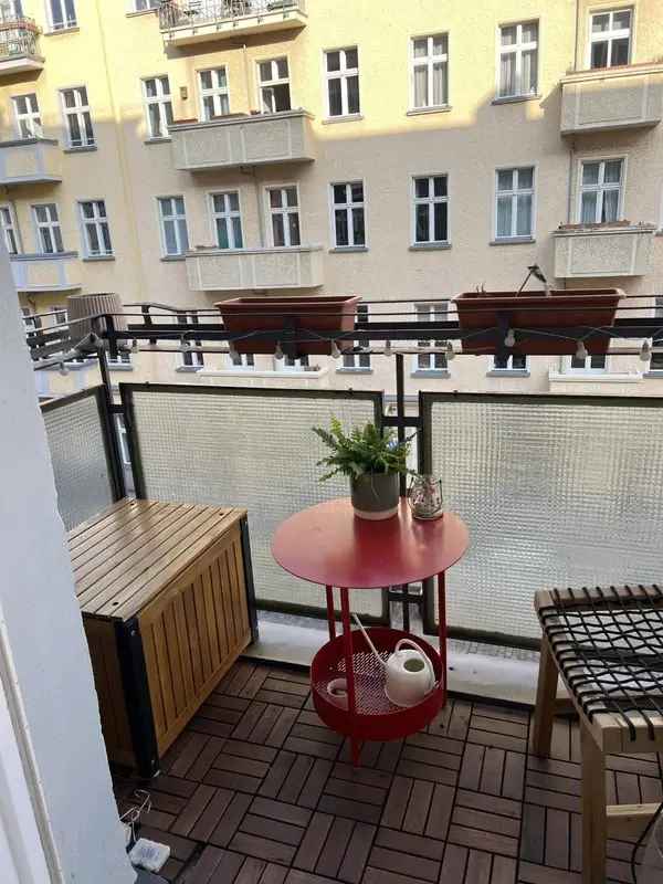 Wohnung tauschen Altbauwohnung Friedrichshain mit Balkon und Keller