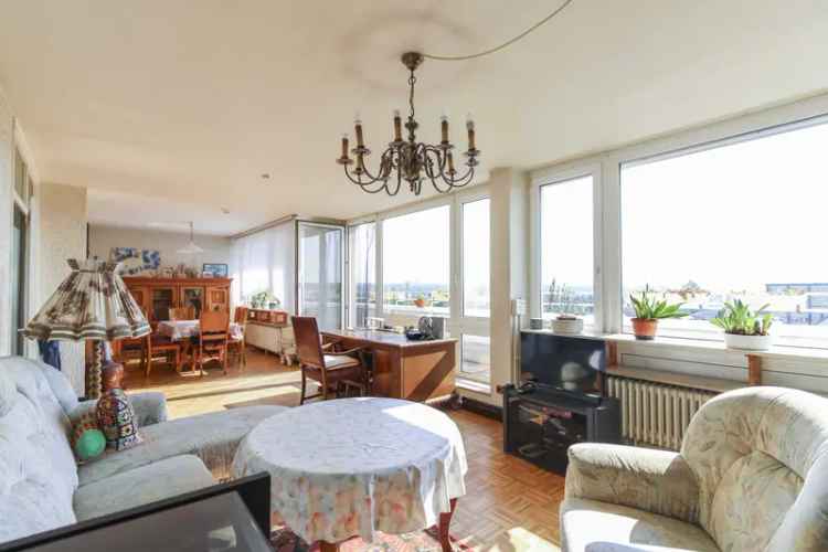 Exklusives Penthouse-Ambiente: Potenzielle 4,5-Zimmer-WG mit Panoramablick & Sonnenbalkon