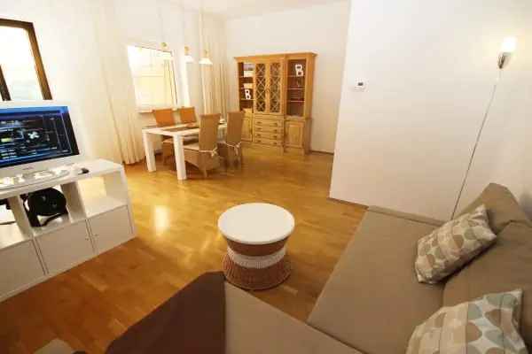 2 Zimmer Wohnung Düsseldorf Golzheim Balkon modern möbliert