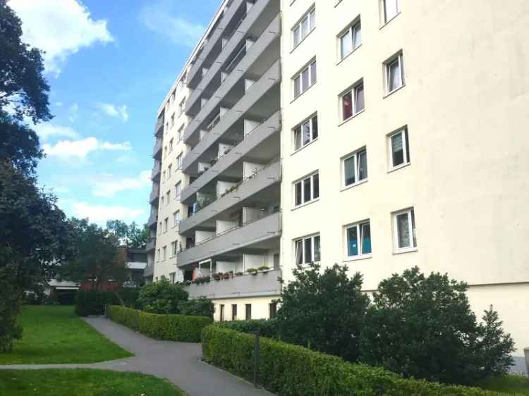 Stilvolle, gepflegte 4-Zimmer-Wohnung mit EBK in Glinde (auch als WG geeignet).