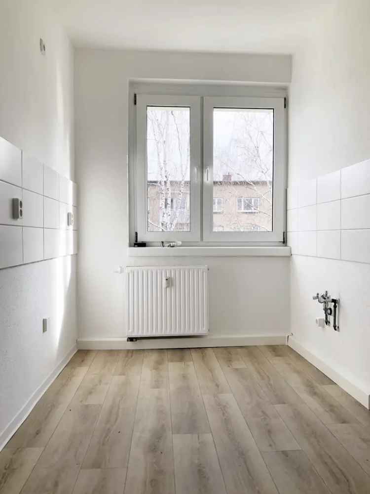 Sanierte 3 Raum Wohnung mit Balkon