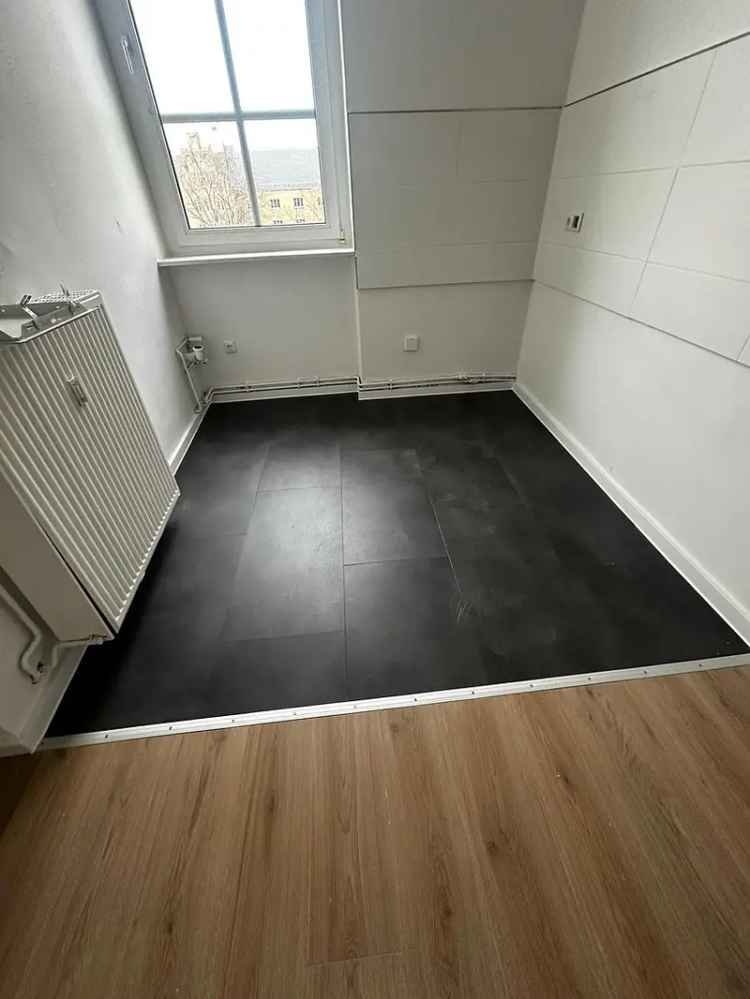 helle 2,5 Zimmer-Wohnung im Erstbezug nach Sanierung