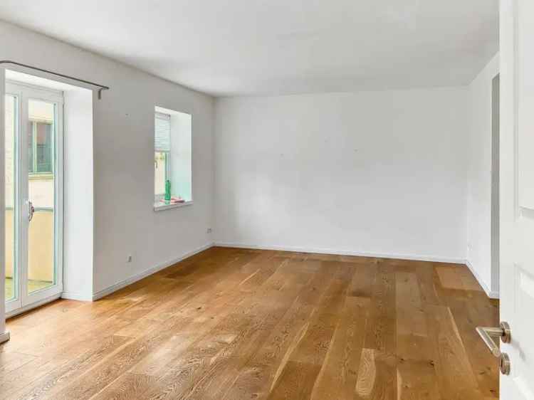 Gehobene vermietete 4-Zimmer-Wohnung unter Denkmalschutz im Süden Leipzigs – Stellplatz inklusive!