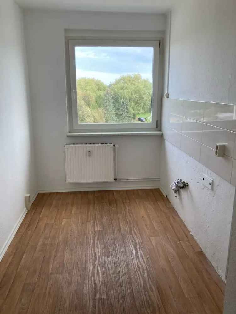 Mieten 3 Zimmer Wohnung mit Balkon in einem renovierten Mehrfamilienhaus