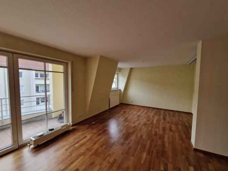 Helle Maisonette-Wohnung in Dresden-Plauen mit Dachterasse und Balkon