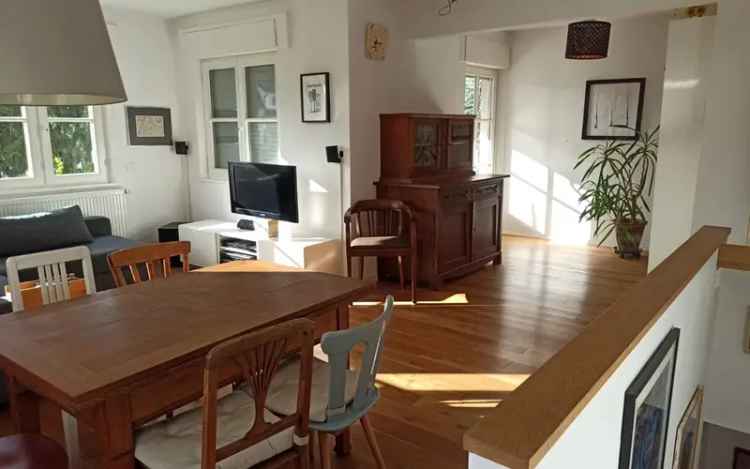 4,5-Zimmer-Maisonettewohnung mit Küche, 2 Bäder, Balkon/Terrasse, Garten, Stellplatz, E-Ladesäule, TV, W-Lan, Waschmaschine, Trockner.