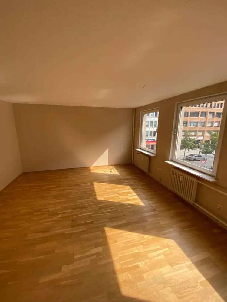 Mitte: Renovierte 3-Zimmer-Wohnung mit Balkon und EBK – ideal für WG