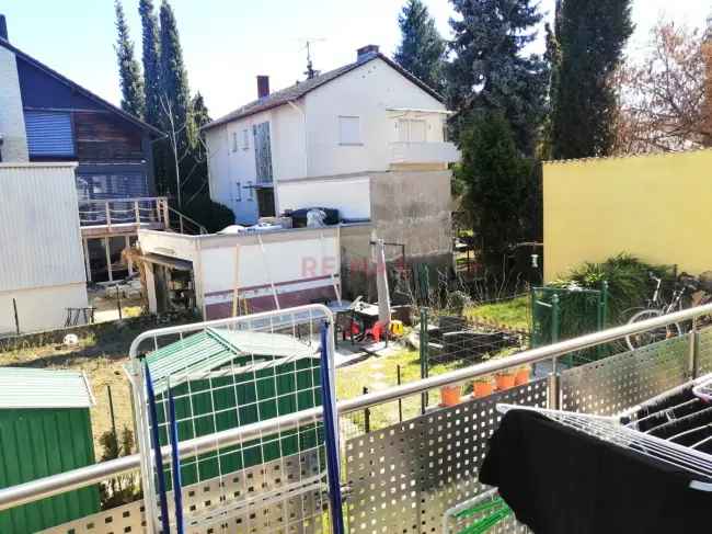 EG Wohnung mit komplett ausgebautem KG, Balkon, Terrasse & Garten! Saniert!!! Mit Stellplatz!