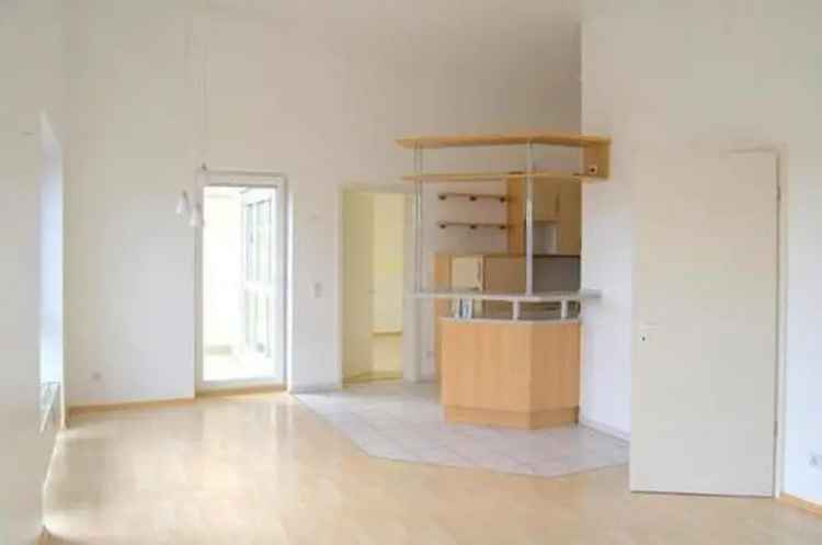 Helle 3-Zimmer-Wohnung mit 2 Balkonen, Einbauküche in zentraler, ruhiger Lage